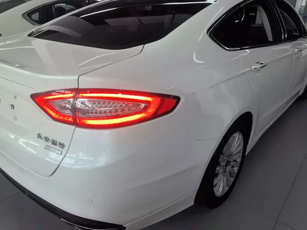 Ford Mondeo — миниатюра 8