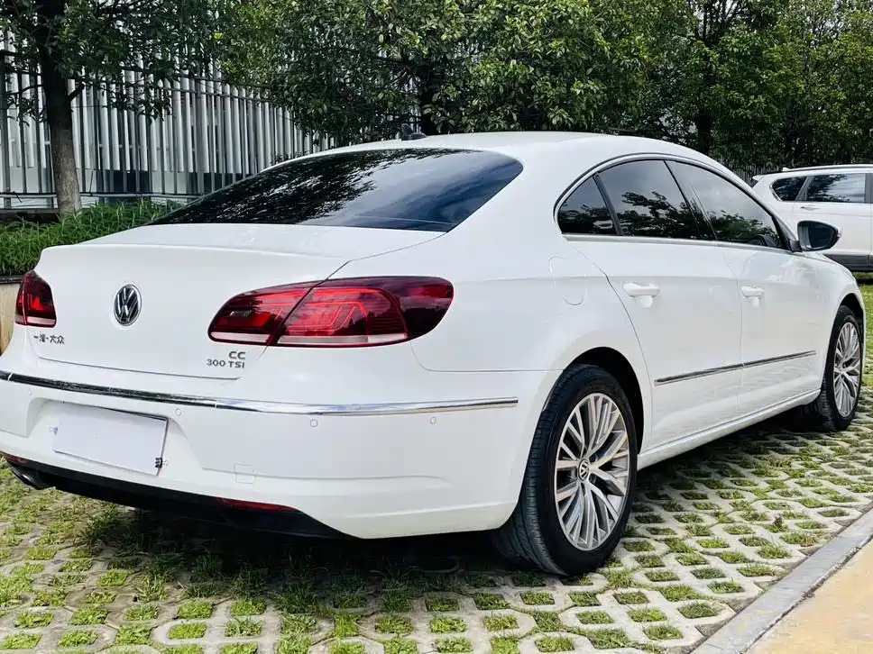 Volkswagen CC - фото 2