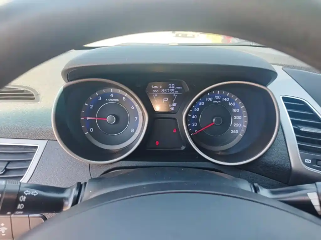 Hyundai Elantra Langdong — миниатюра 12