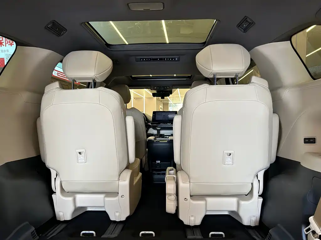 Toyota Granvia — миниатюра 24
