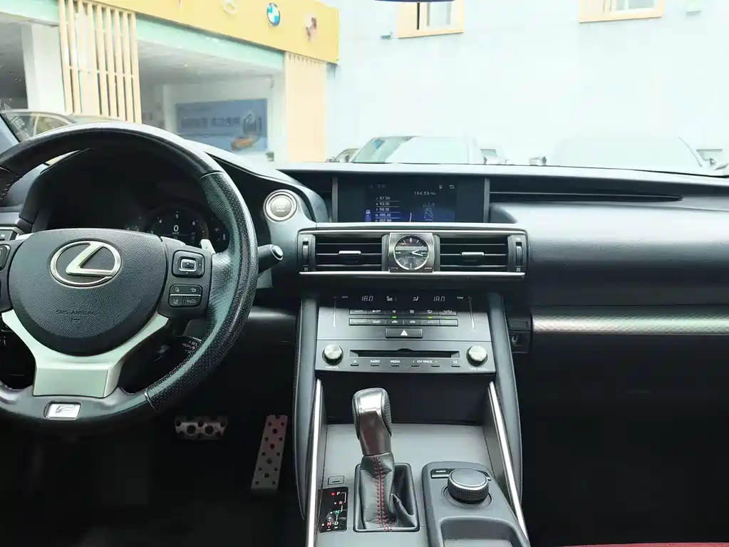 Lexus IS 2017 300 F SPORT