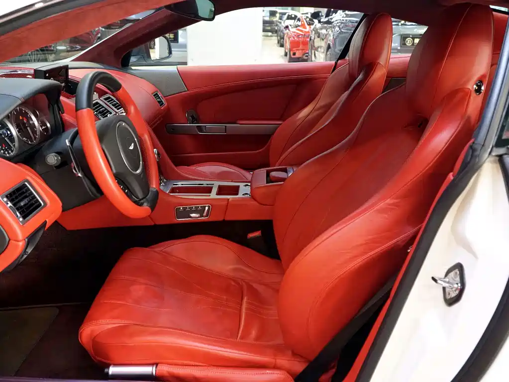 Aston Martin DB9 — миниатюра 9