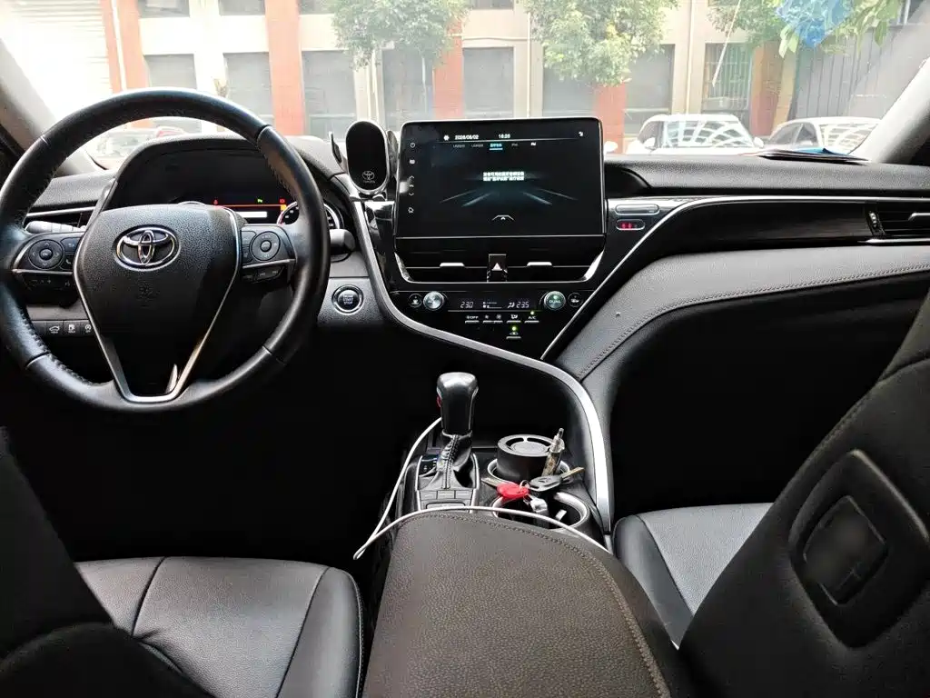 Toyota Camry — миниатюра 13