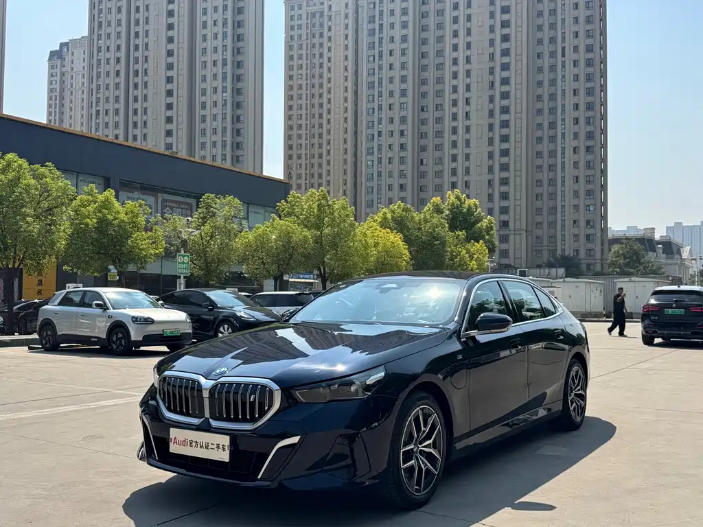 BMW i5