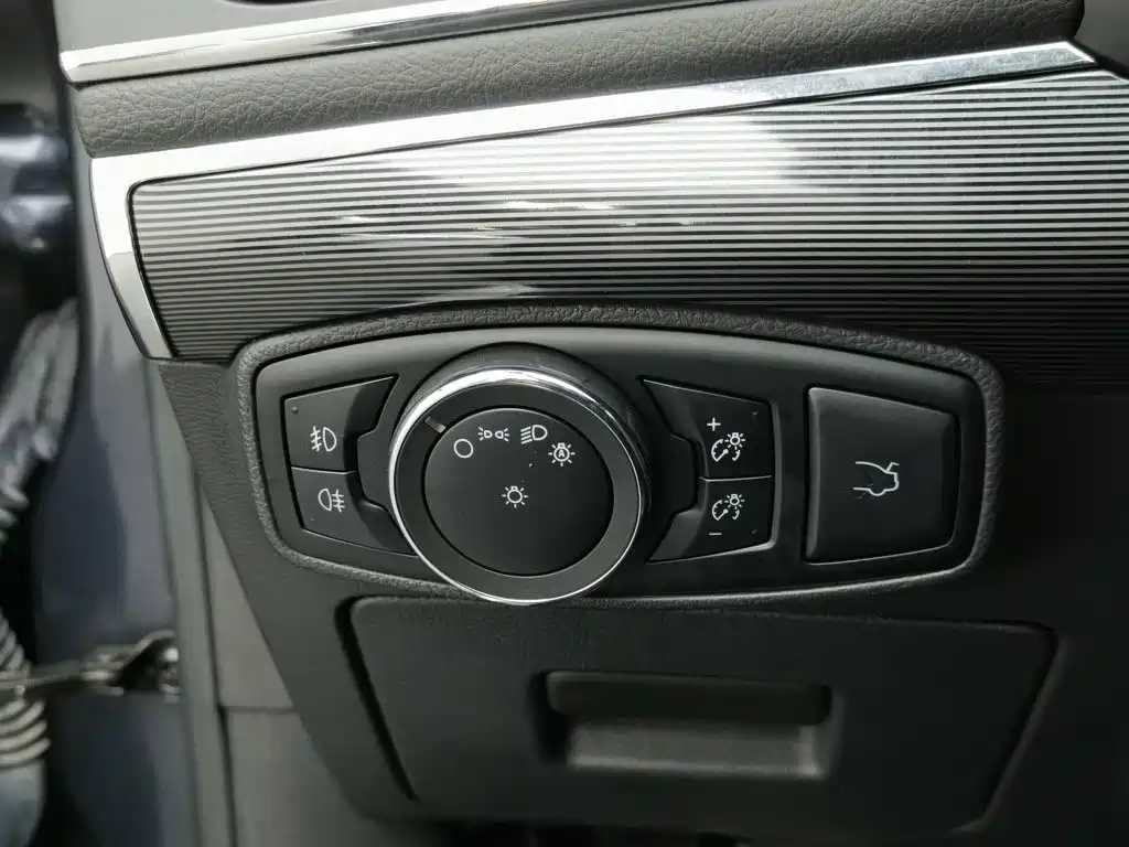 Ford Taurus — миниатюра 21
