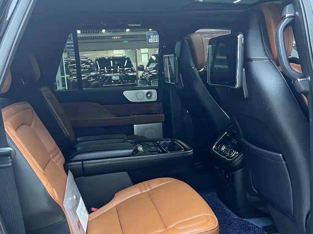 Lincoln Navigator — миниатюра 7