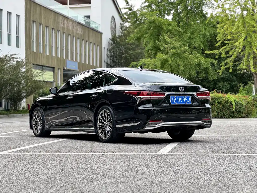 Lexus LS — миниатюра 3