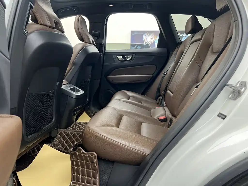 Volvo XC60 — миниатюра 36