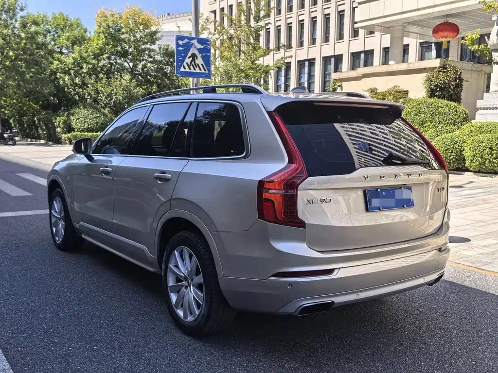 Volvo XC90 — миниатюра 3