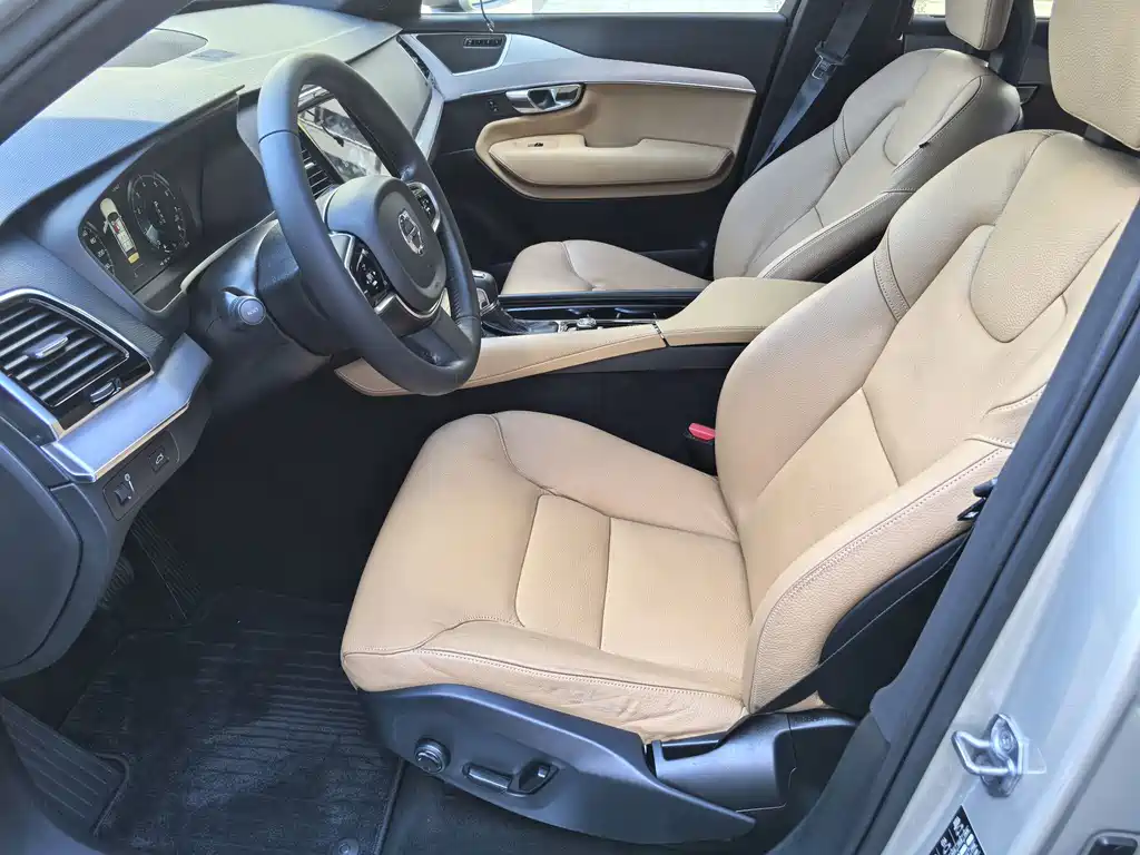 Volvo XC90 — миниатюра 23