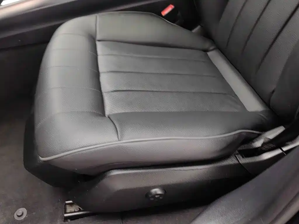 Mercedes-Benz E-Class — миниатюра 20
