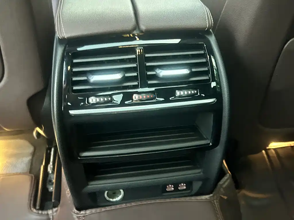 BMW 5 Series — миниатюра 13