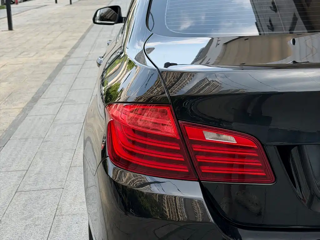 BMW 5 Series — миниатюра 16