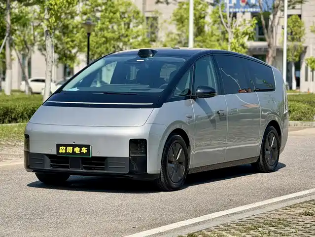 Li Auto IDEAL MEGA 2024