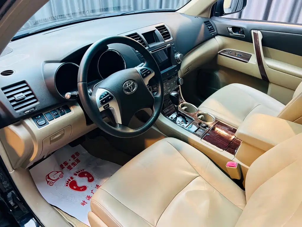 Toyota Highlander 2012 2.7L 7 мест Luxury