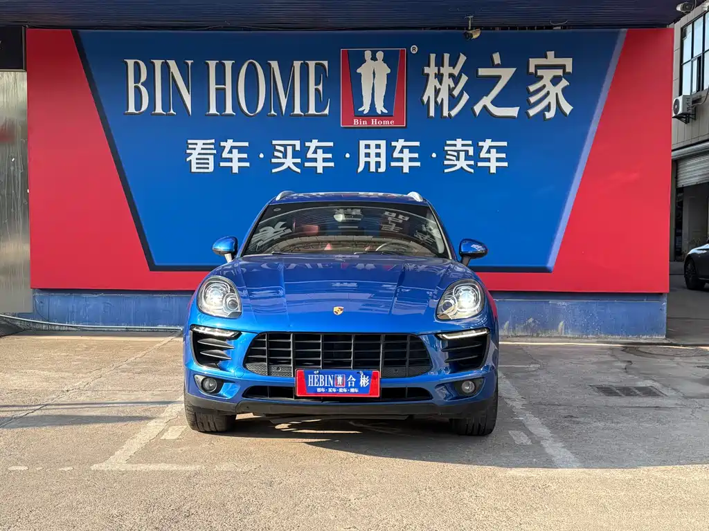 PORSCHE MACAN