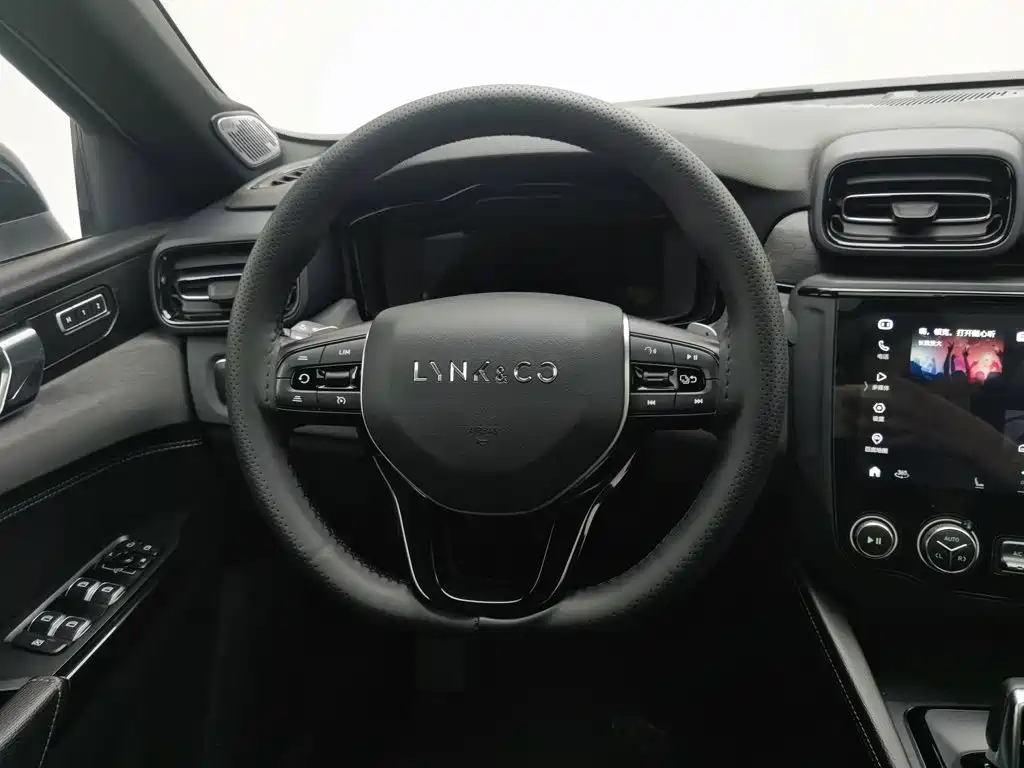 Lynk & Co 03 — миниатюра 11