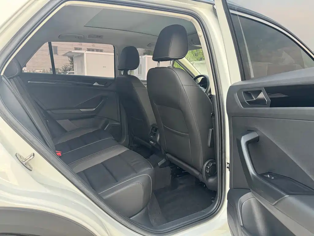 Volkswagen T-Roc — миниатюра 18
