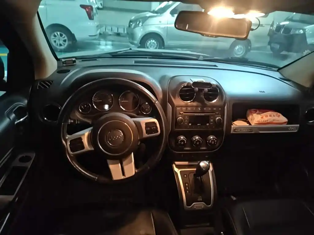 Jeep Compass (Import) — миниатюра 5