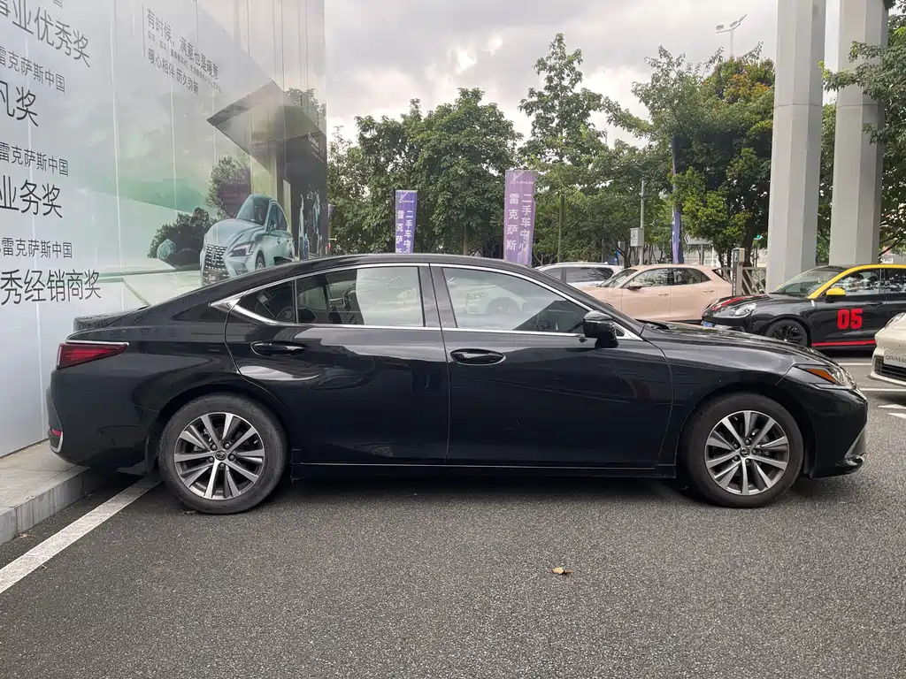 Lexus ES — миниатюра 15