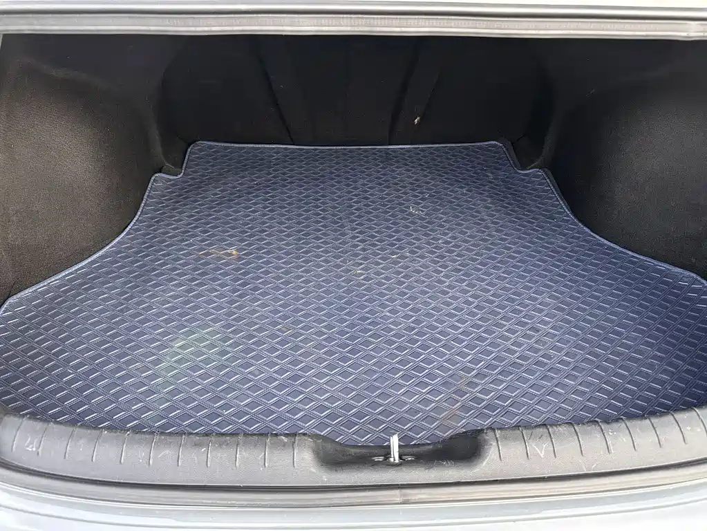 Hyundai Elantra — миниатюра 17