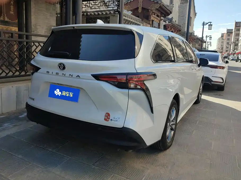 Toyota Sienna — миниатюра 3