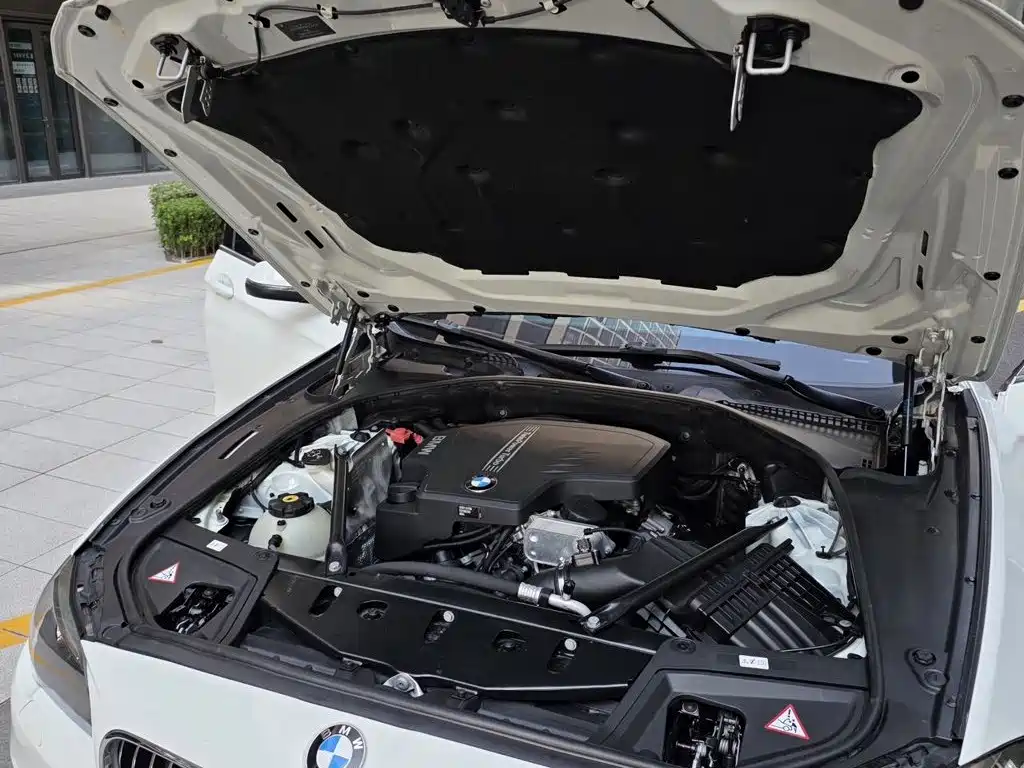 BMW 5 Series — миниатюра 9