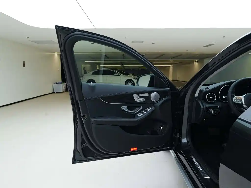 Mercedes-Benz C-Class — миниатюра 18