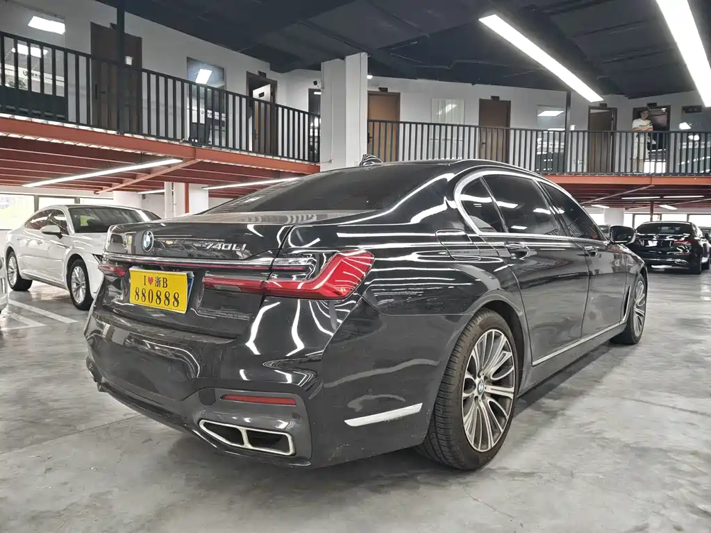 BMW 7 Series — миниатюра 15