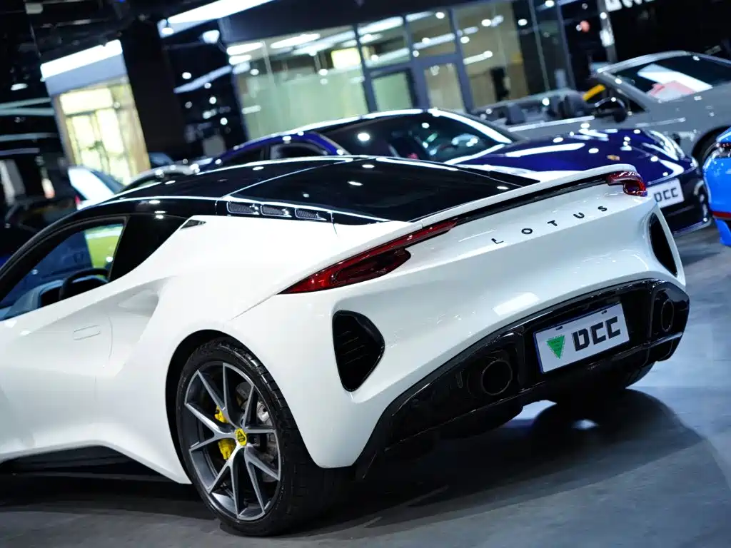 Lotus Emira — миниатюра 6