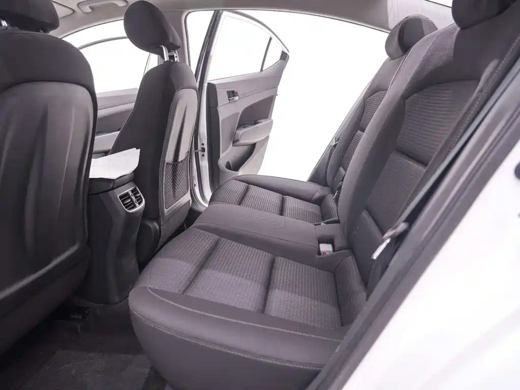 Hyundai Elantra — миниатюра 26