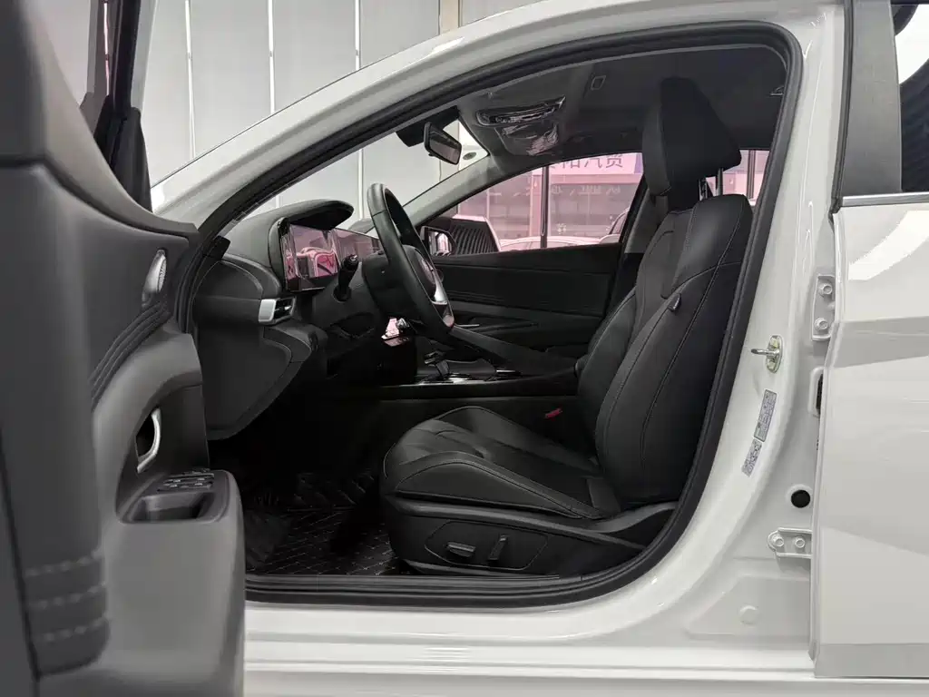 Hyundai Elantra — миниатюра 5