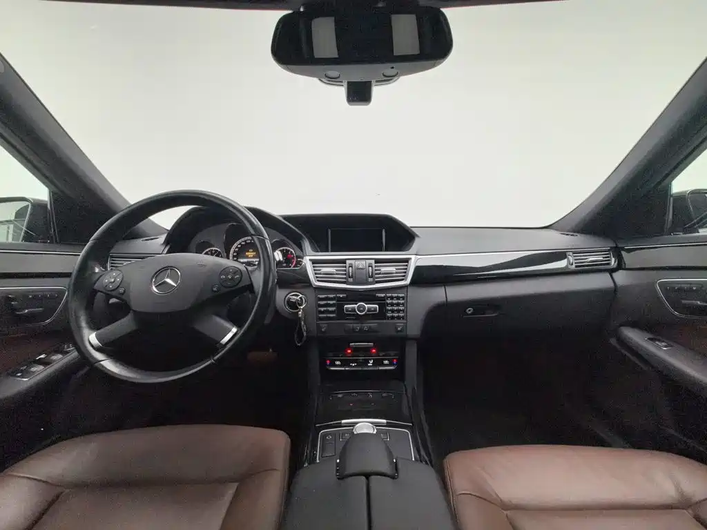 Mercedes-Benz E-Class — миниатюра 5