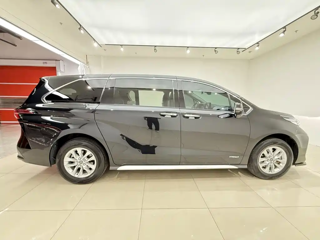 Toyota Granvia — миниатюра 10