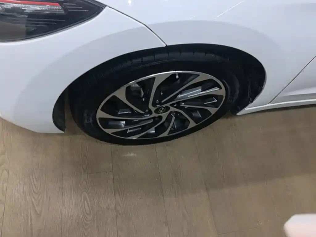 Hyundai Elantra — миниатюра 23
