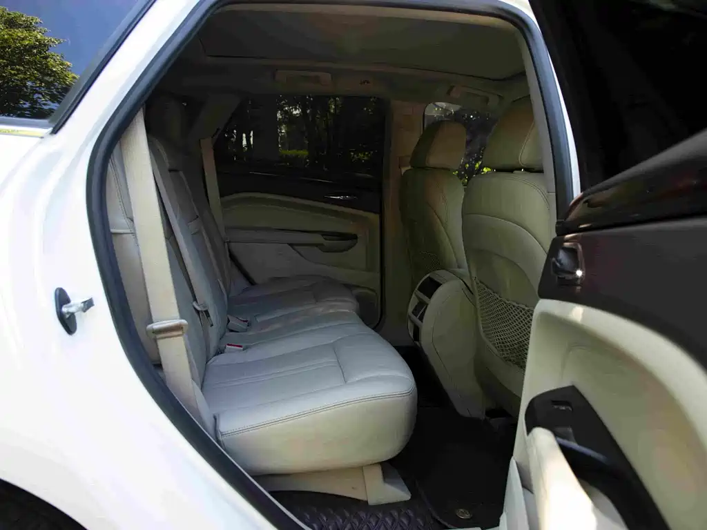 Cadillac SRX — миниатюра 13
