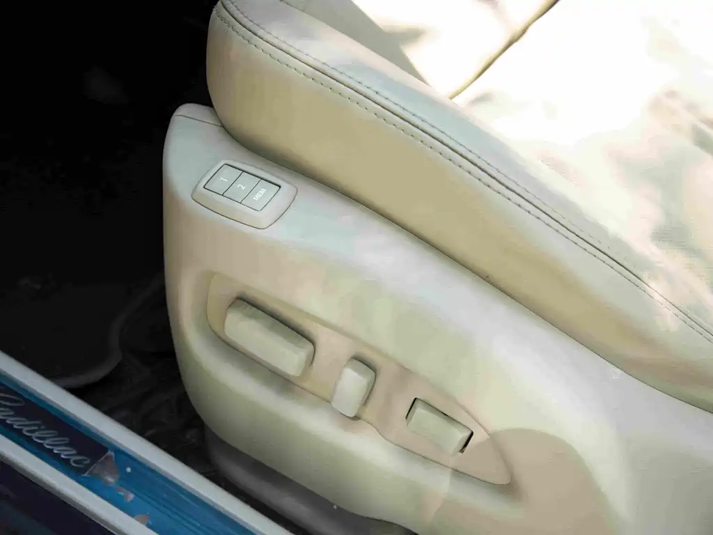 Cadillac SRX — миниатюра 16