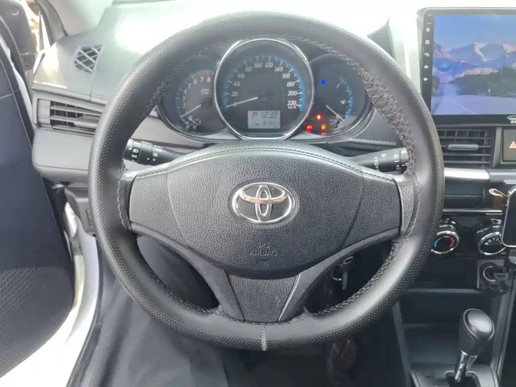 Toyota Yaris L — миниатюра 11