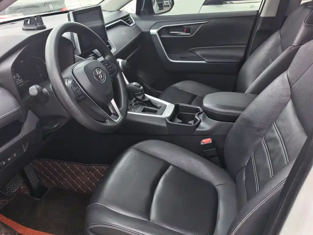 Toyota RAV4 — миниатюра 4