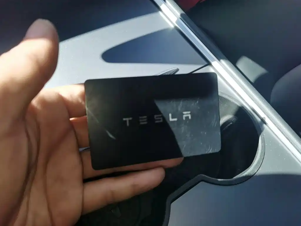 Tesla Model Y — миниатюра 9