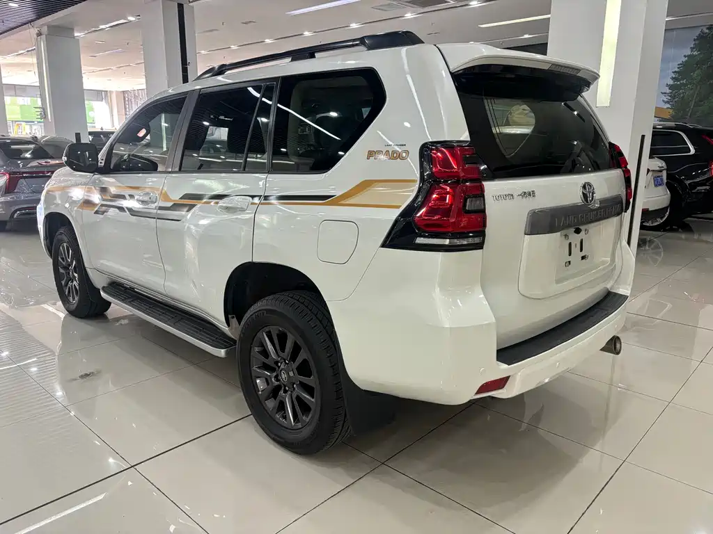 TOYOTA PRADO