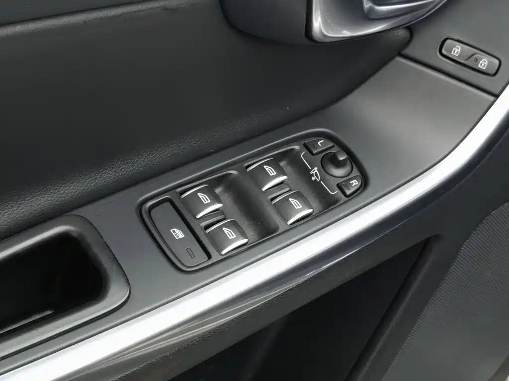 Volvo XC60 — миниатюра 9