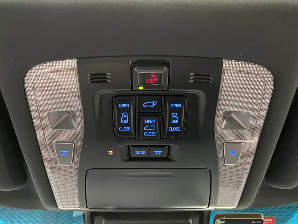 Toyota Vellfire — миниатюра 14