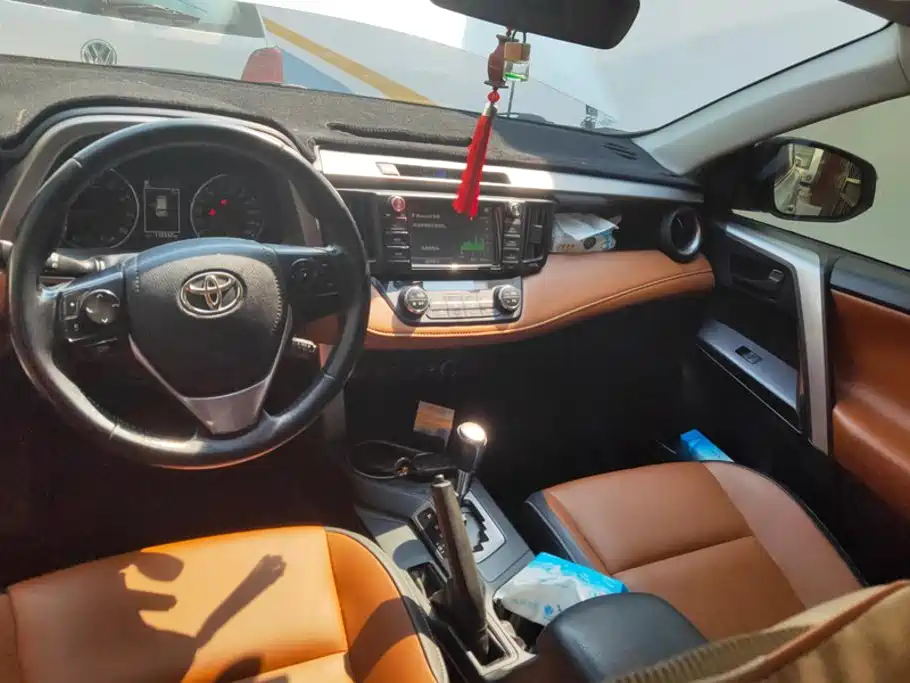 Toyota RAV4 — миниатюра 12