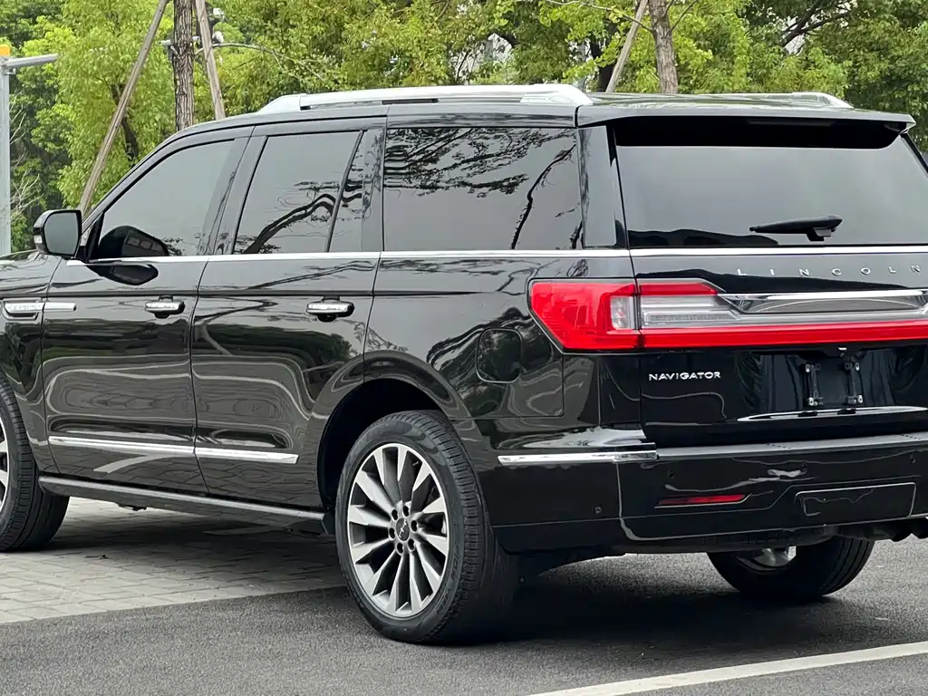 Lincoln Navigator — миниатюра 13