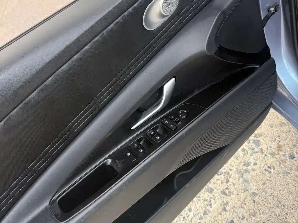 Hyundai Elantra — миниатюра 13