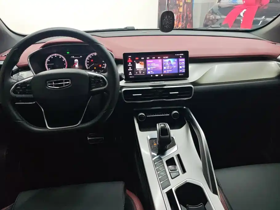 Geely Binyue — миниатюра 12