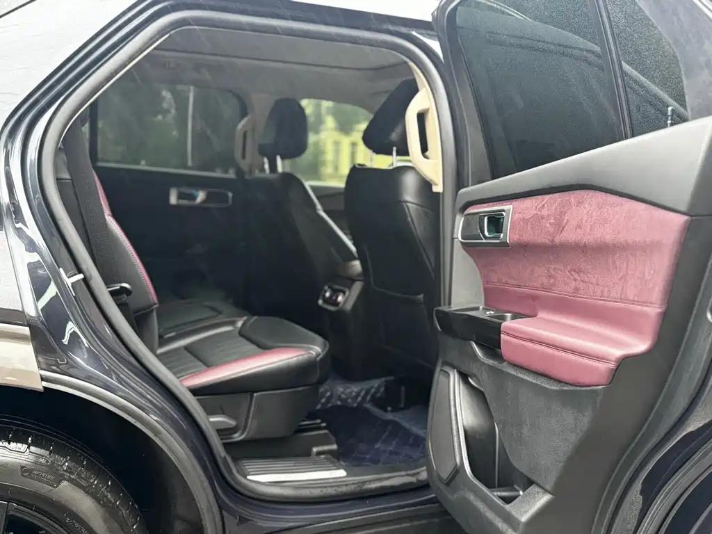 Ford Explorer — миниатюра 10