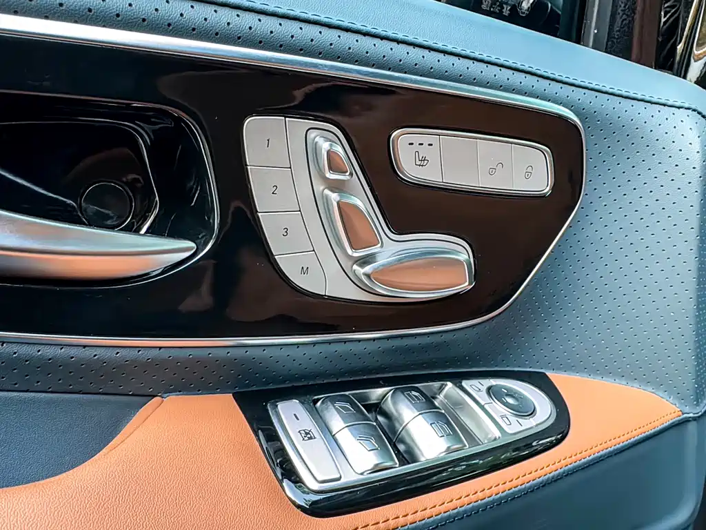 Mercedes-Benz Vito 2023 2.0T 7 мест