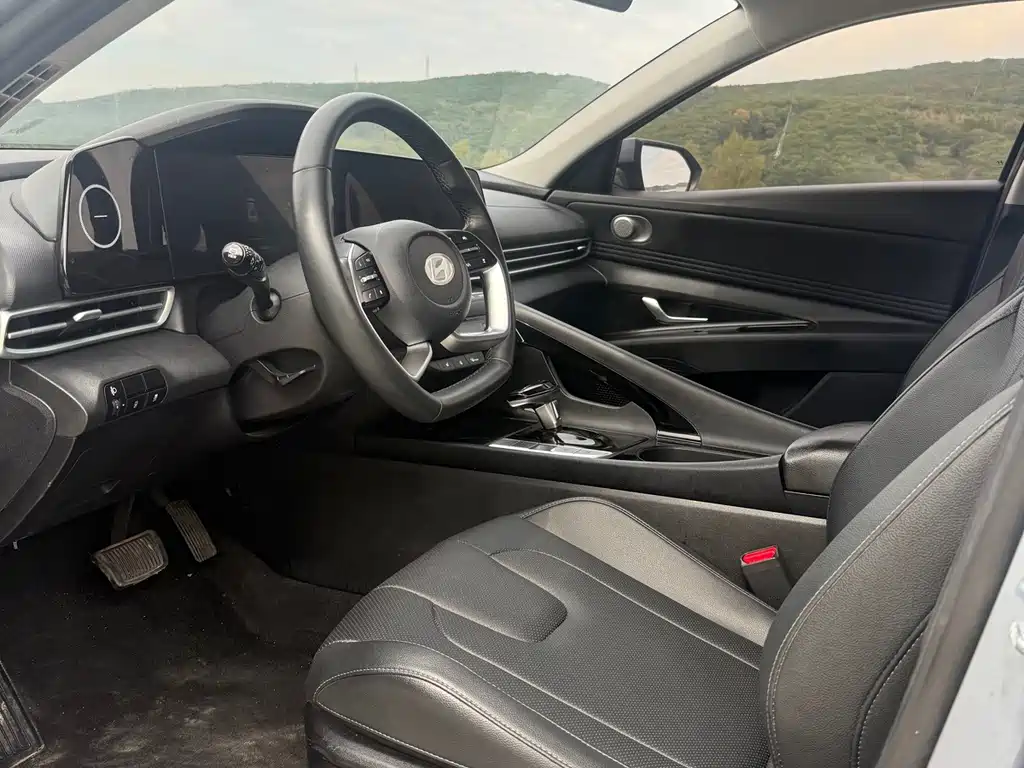 Hyundai Elantra — миниатюра 7